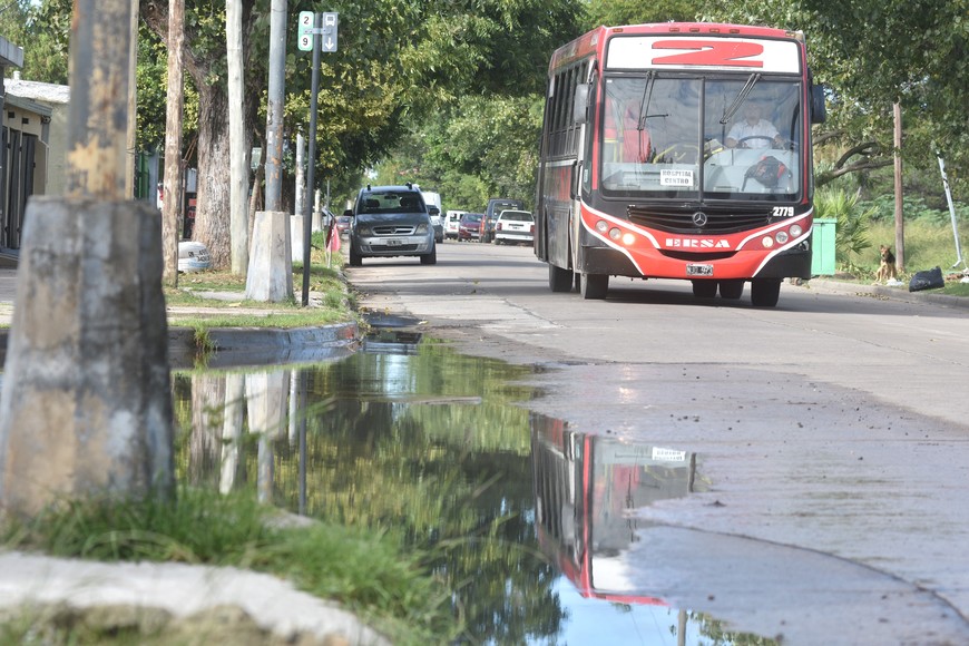 Efluentes cloacales a cielo abierto en un barrio.