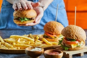 Los hallazgos sugieren que los alimentos grasos afectan al cerebro “casi de inmediato”.