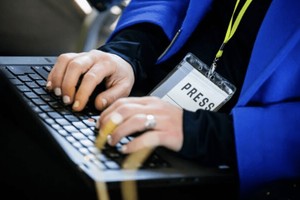 La simple publicación de una fe de erratas, el envío de un comunicado de prensa o la orden de publicar en un medio sin determinar las pautas comunicacionales, a menudo no resultan suficientes para contrarrestar el daño causado.