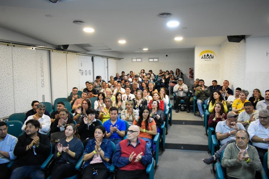 Trabajadores y socios presentes en la histórica jornada de la Asamblea Extraordinaria.