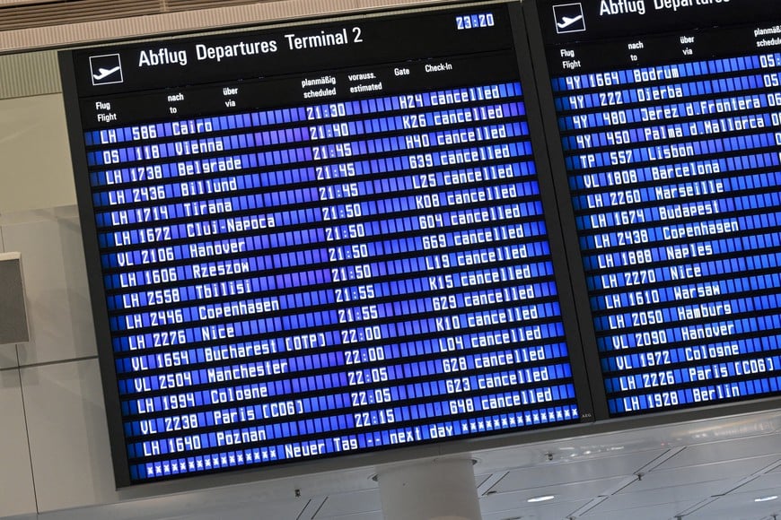 A screen displays canceled flights at the airport in Munich, after both runways at Munich airport were closed on Friday evening for the second time in less than 24 hours after drones were again sighted, authorities said, in Germany, October 3, 2025. REUTERS/Angelika Warmuth     TPX IMAGES OF THE DAY