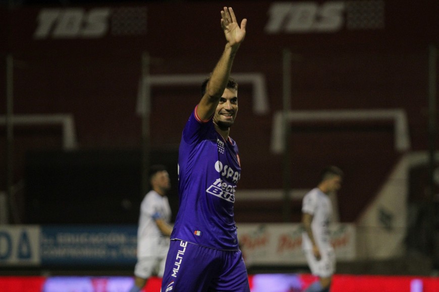 Ignacio Malcorra, en sus tiempos con la camiseta de Unión. Llegó al club a mediados de 2014, ascendió a Primera con Madelón y se quedó a jugar hasta mediados de 2016, cuando fue vendido al Tijuana de México. Crédito: Pablo Aguirr