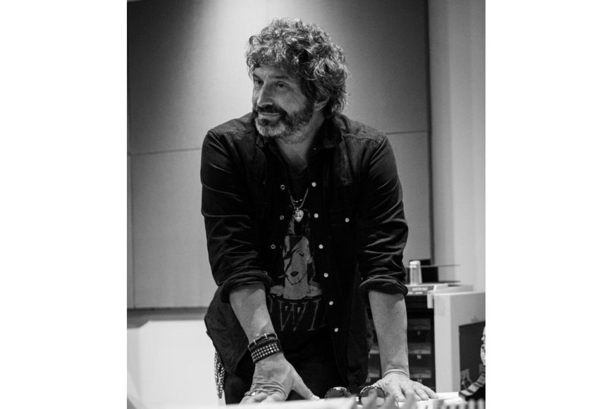 Iván Noble, cantante y compositor argentino, que recientemente publicó su primera novela, “El Dr. Álvarez contra los All Blacks. Vida de un padre”.