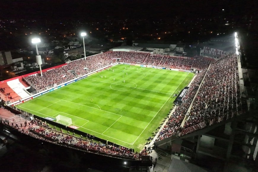 FERNANDO NICOLA | Estadio 15 de Abril | Unión | Tatengue | Fachada Unión | Frente Unión | Tribunas | Campo de juego | Noche | Nocturnas