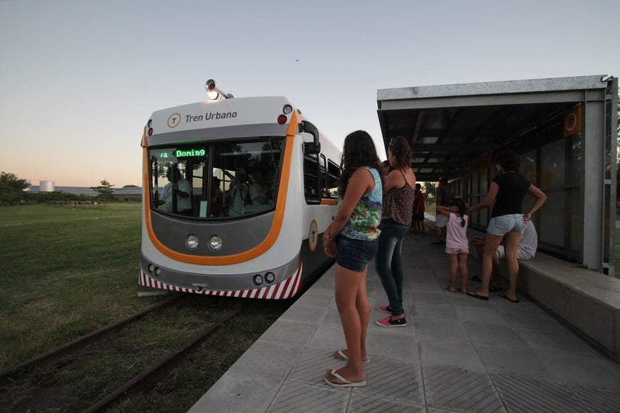 En enero de 1016, el Tren Urbano debutó. En 2019 se retiró de las vías.