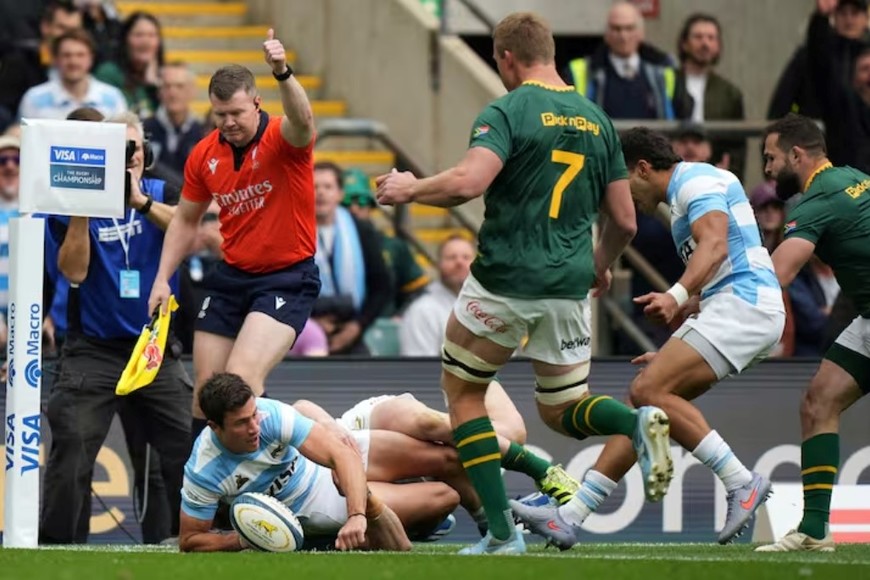 La formación nacional disputó cada pelota con entrega hasta el último minuto.