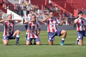 El festejo de gol con "guiño" a Madelón. Crédito: Prensa Unión
