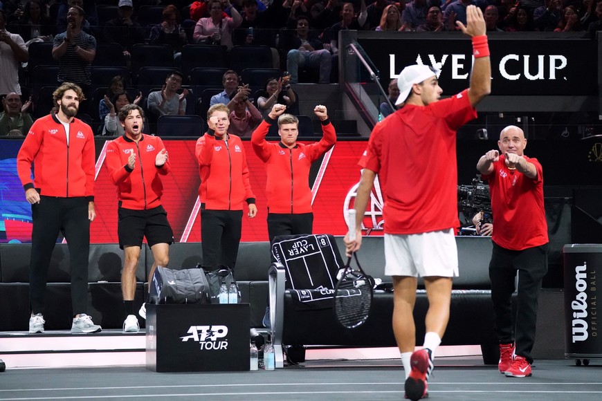 Sep 20, 2025; San Francisco, CA, USA;  Team World player Francisco Cerundolo and his team celebrate set point against Team Europe player Holger Rune during the Laver Cup at Chase Center. Mandatory Credit: David Gonzales-Imagn Images