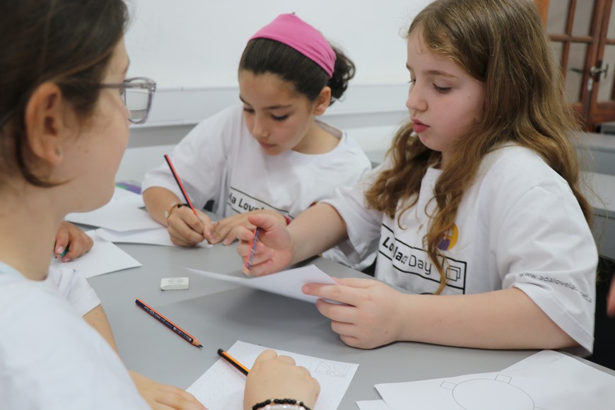 Las actividades estuvieron vinculadas con las áreas STEM y tuvieron una fuerte impronta lúdica, dinámica e interactiva.