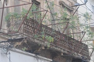 Uno de los tantos edificios abandonados de la ciudad.