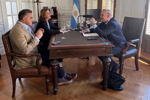 Pichetto recibió en Buenos Aires a Cristian Hoffman y Betina Florito.