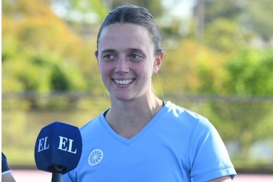 "Soy Stefania Antoniazzi, tengo 25 años, jugadora de hockey y Licenciada en Decoración y Diseño de Interiores".  Foto: Manuel Fabatía
