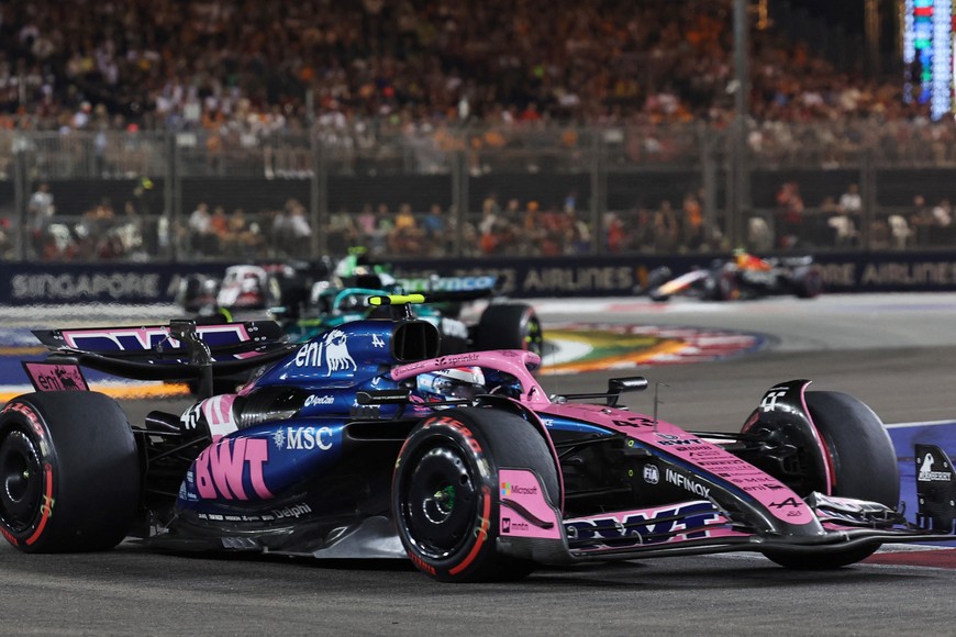 Formula One F1 - Singapore Grand Prix - Marina Bay Street Circuit, Singapore - October 5, 2025
Alpine's Franco Colapinto in action during the race REUTERS/Athit Perawongmetha
