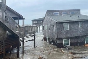 El paso del huracán Imelda por la costa este de Estados Unidos