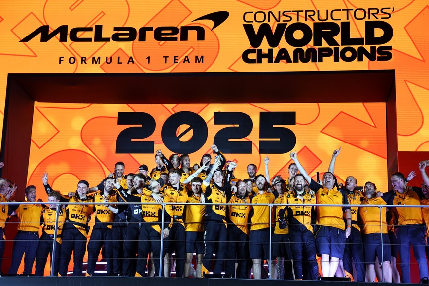 Formula One F1 - Singapore Grand Prix - Marina Bay Street Circuit, Singapore - October 5, 2025
McLaren celebrate on the podium after winning the 2025 FIA Formula One World Championship for Constructors REUTERS/Athit Perawongmetha