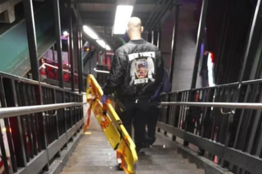 La estación Marcy Avenue de la línea J del metro neoyorquino permaneció cerrada el sábado por la muerte de dos adolescentes.