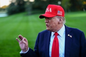 U.S. President Donald Trump speaks to members of the media as he arrives at the White House in Washington, D.C., U.S., October 5, 2025. REUTERS/Aaron Schwartz