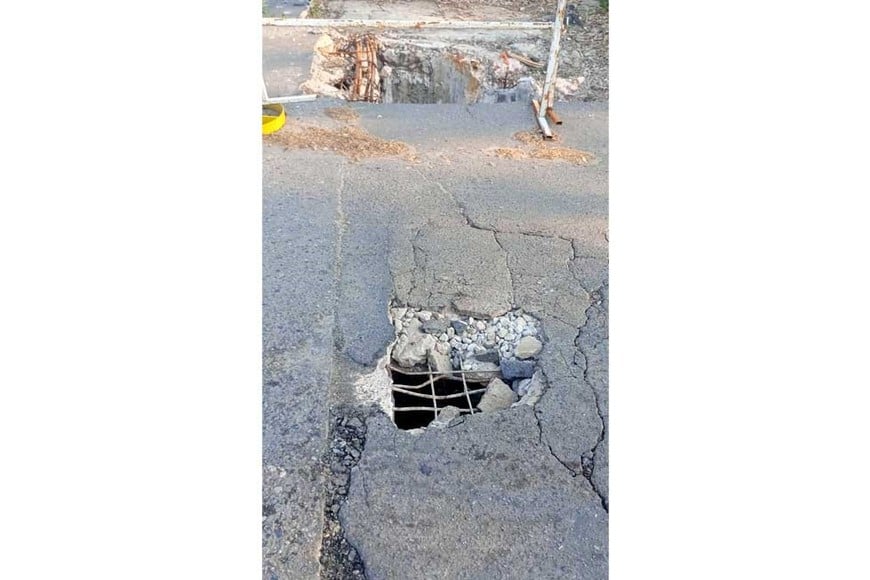 En detalle, quedó al descubierto la estructura de hierro que sostiene el pavimento.