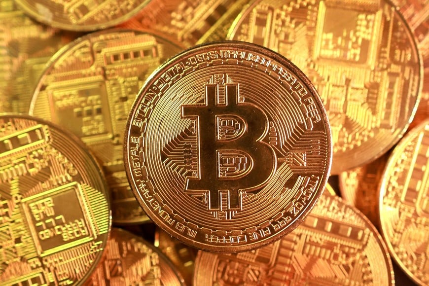 FILE PHOTO: Representation of Bitcoin coin cryptocurrency is seen in this illustration taken September 10, 2025. REUTERS/Dado Ruvic/Illustration/File Photo