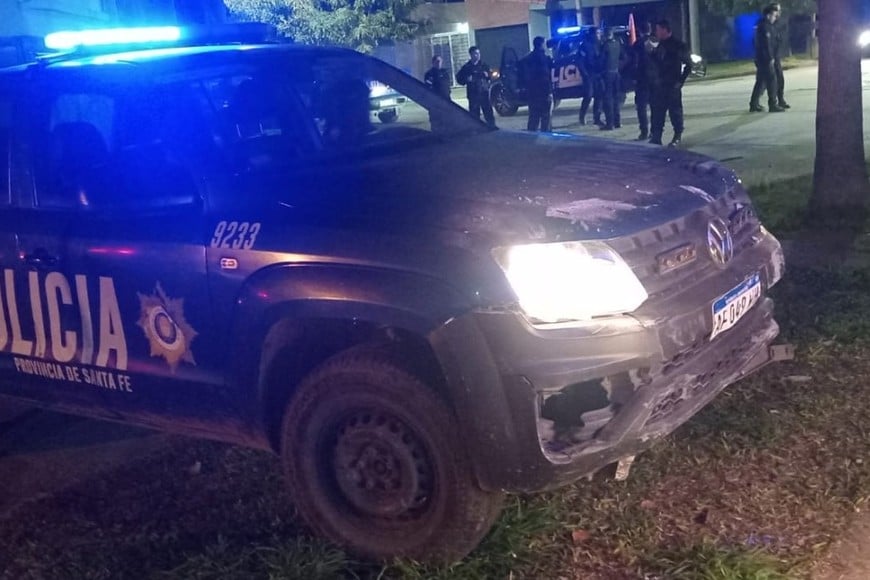 Un móvil que acudía en apoyo terminó estrellado contra el frente de una vivienda