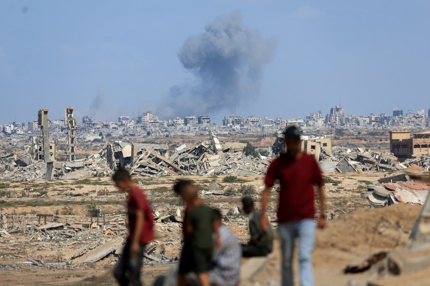 Smoke rises following explosions amid the Israeli military offensive in Gaza City, as seen from the central Gaza Strip, October 6, 2025. REUTERS/Dawoud Abu Alkas