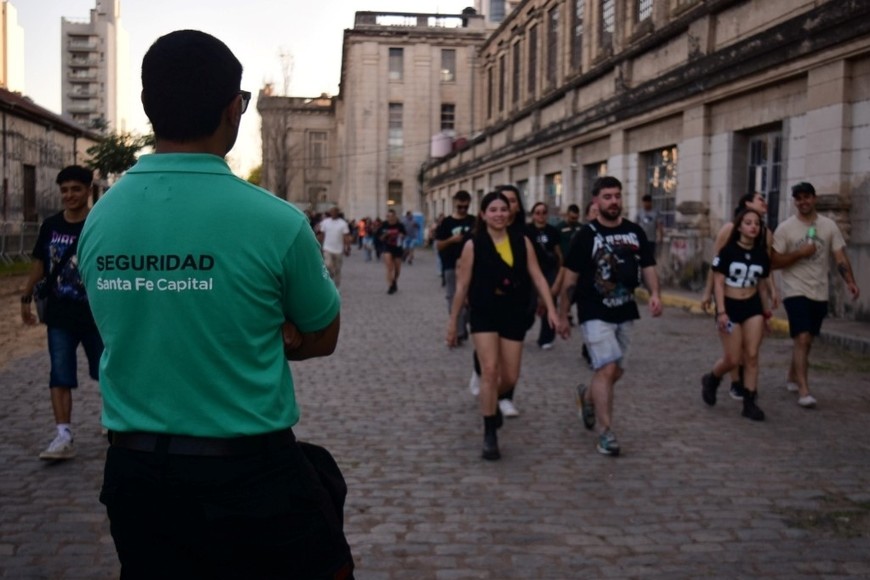 Airbag brindó un recital para más de 16 mil personas en la Estación Belgrano.