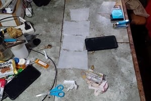 Parte del material incautado tras el allanamiento.