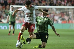 Julián Palacios se ha venido sosteniendo como titular pero es uno de los jugadores que tiene que levantar su nivel. Crédito: Manuel Fabatía.