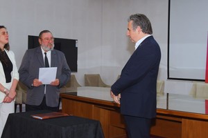 Mascheroni y Masneri, los secretarios de Justicia y de Asuntos Penitenciaros fueron los encargados de tomarle el juramento al titular del ministerio. Foto: Manuel Fabatia