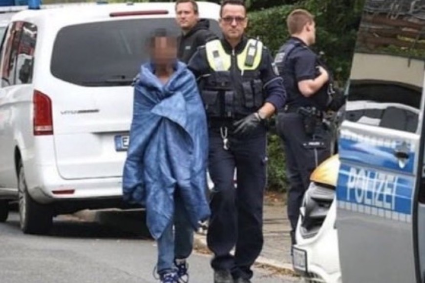 La policía se llevó al hijastro de la víctima.