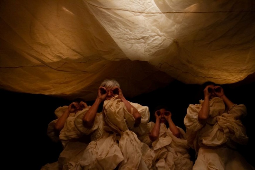 Grupo Recua en la obra “Instrucciones para vivir una vida”