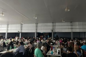 El evento contó con la presentación de la reconocida banda La Contra, llegada desde la ciudad de Santa Fe, y de la Agrupación Gerardo, oriunda de Rafaela, quienes hicieron vibrar al público con su energía y repertorio musical.