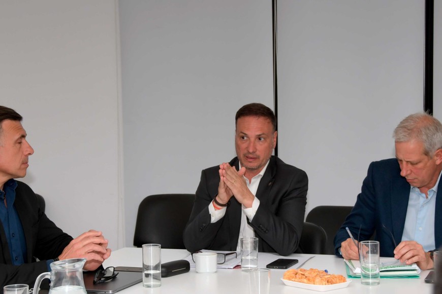 El ministro Enrico en la reunión invitado por Scarpin. Foto: Manuel Fabatía