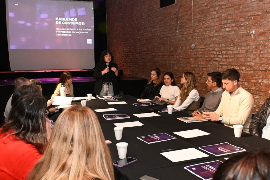 La presentación del informe se hizo en Demos y contó con la participación de referentes de distintos ámbitos: de la política, la salud, la organización civil y los clubes. Crédito: Flavio Raina.