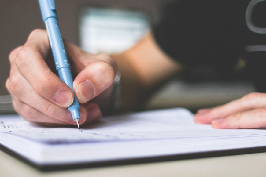 Para el 95 % de las personas encuestadas por Demos, la escuela es el espacio en el que se puede hablar de consumos problemáticos. Crédito: Archivo.