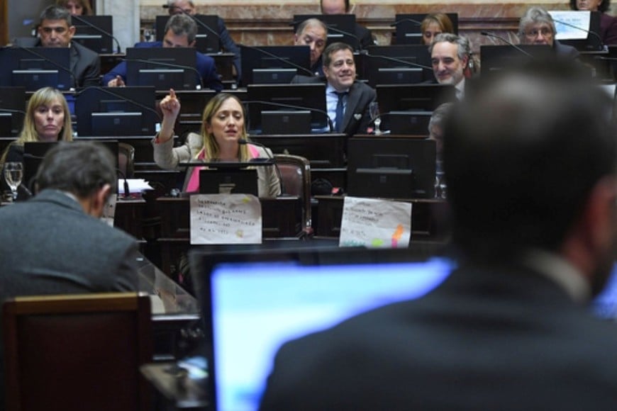Senadores convirtieron en ley el proyecto de mejora en atención y seguridad de  los pacientes.