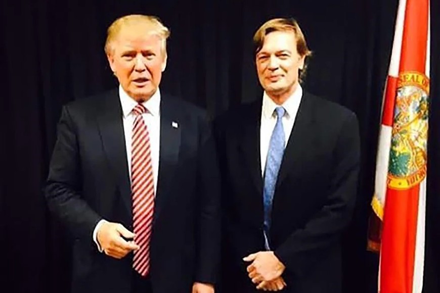 Donald Trump junto a Andrew Wakefield autor del pseudodocumental “Vaxxed”. Año  2017.
