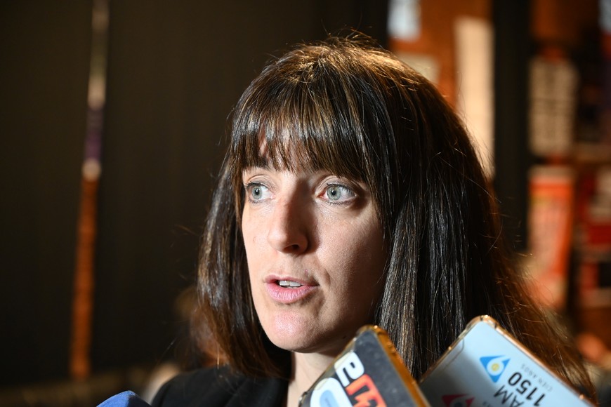 Soledad Rodríguez fue la encargada de explicar los resultados del relevamiento realizado entre más de 350 personas de la ciudad. Crédito: Flavio Raina.