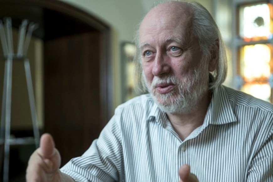 Su primera novela, Satantango, publicada en 1985