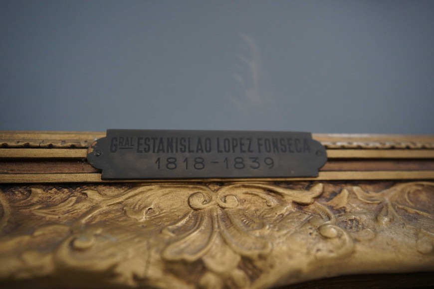 La placa descriptiva del cuadro del Brigadier López. Foto: Fernando Nicola