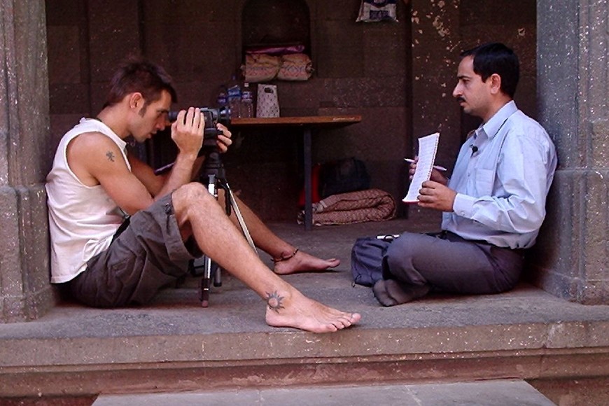 Martín Álvarez, realizador audiovisual, cineasta, y músico, es el hijo mayor de Jorge Álvarez y acompañó a su padre por todo el mundo, cámara al hombro.  De niño, protagonizó el personaje que encuentra en la isla a Tincho Carpincho y se hacen amigos. Archivo.