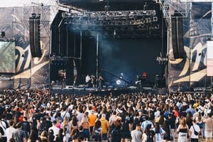 Tres escenarios ofrecerán shows continuos con destacados artistas del rock nacional.
