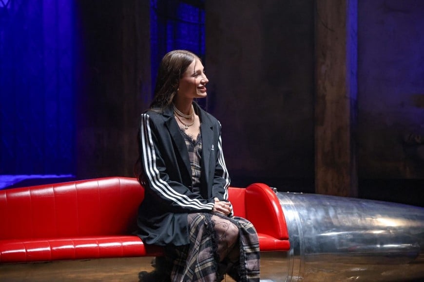 Yami Safdie en la entrevista del episodio “Malas decisiones”, de “Polvo de Estrellas”, disco de reversiones de Turf.