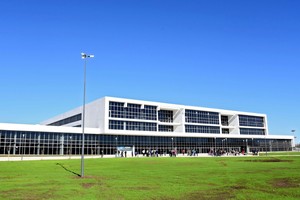 El edificio del Hospital Regional Sur, actualmente paralizado, será retomado tras la adjudicación de las obras.