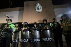 Police stand guard outside Ecuador's embassy as people gather in response to rumours that President Dina Boluarte may be seeking refuge there as Peru's Congress has voted in favor of moving forward with a proposal to impeach her, in Lima, Peru October 9, 2025. Reuters is not able to independently verify the rumours, and Peruvian lawmakers have voted to summon Boluarte to defend herself before Congress on Thursday. REUTERS/Gerardo Marin