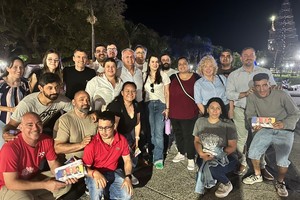 El diputado Pablo Farías recorriendo las calles de Reconquista.