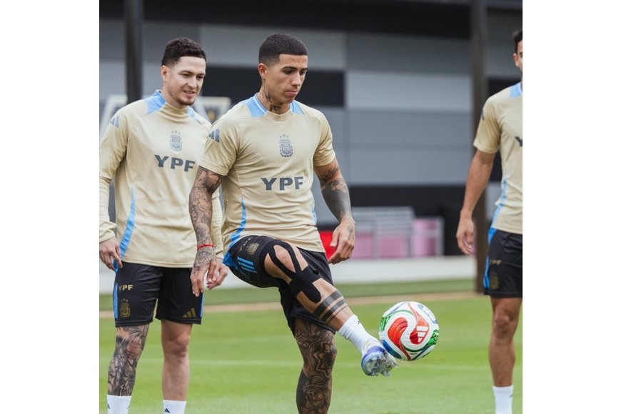 Enzo Fernández fue titular ante Venezuela. Crédito: AFA