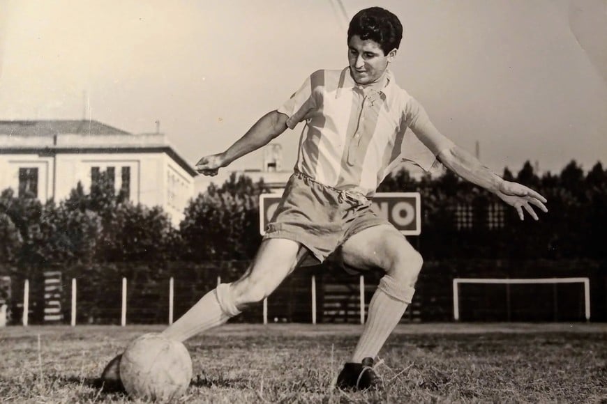 El Vasco ya consagrado como futbolista profesional.