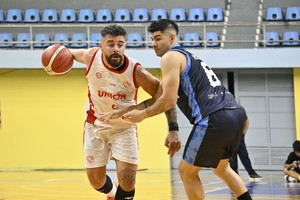 Balbi tuvo la última bola del partido pero su triple no entró.