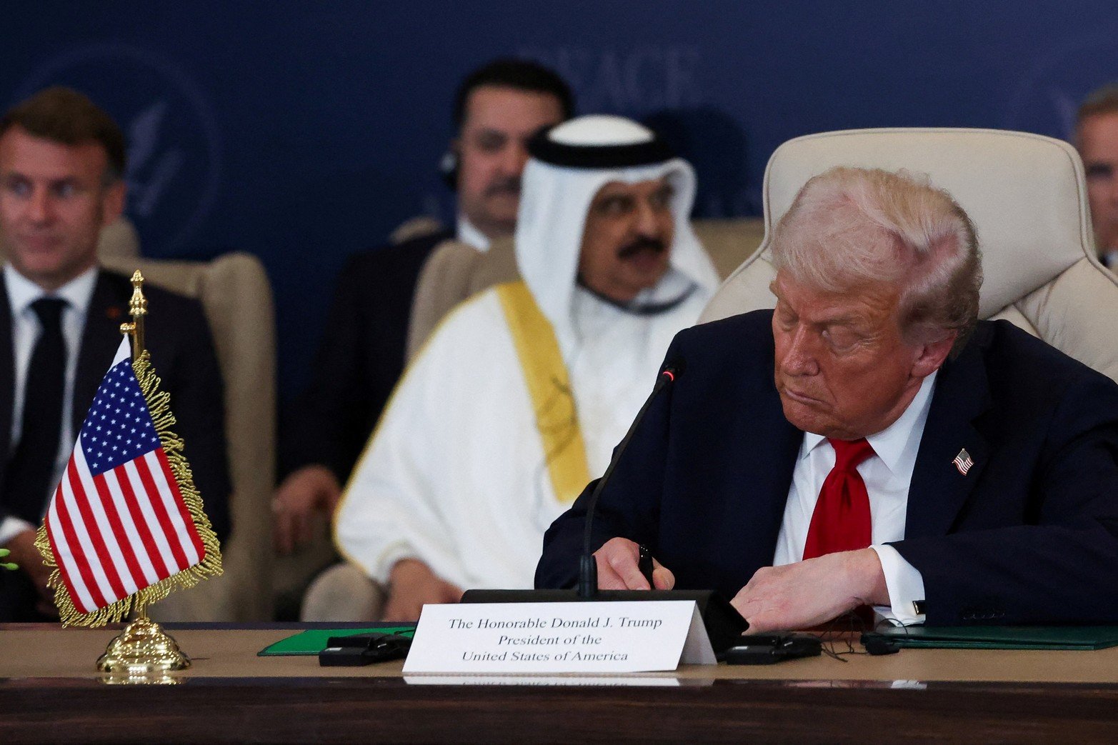 Donald Trump firmó el documento de manera simbólica. Cese del fuego en medio oriente, con liberación de rehénes por parte del grupo terrorista Hamas. 